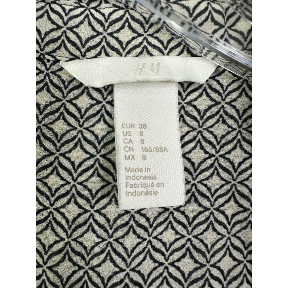 HM Women's Sleeveless Button Down Blouse Black White Geometric Tile Print Size 8